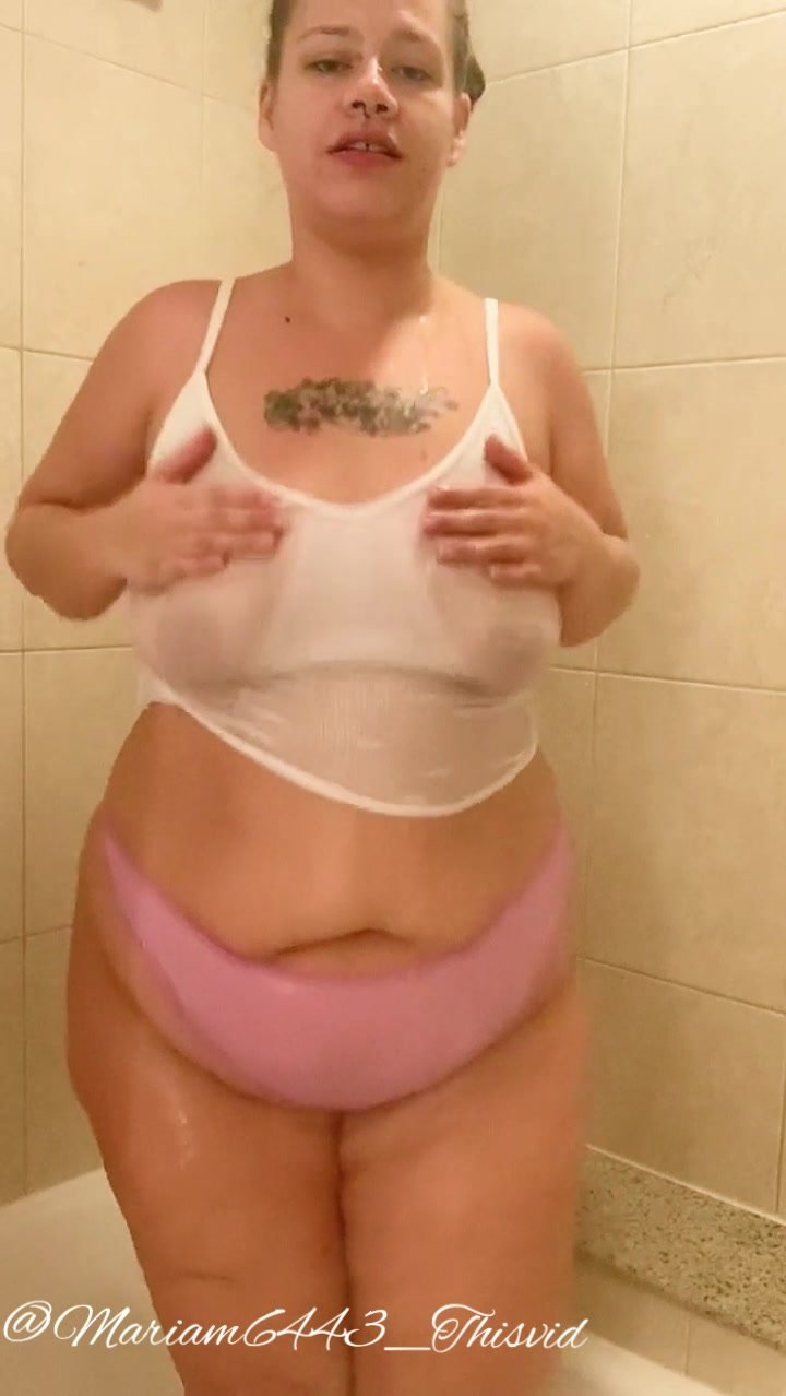 Horny BBW Twerking In Shower