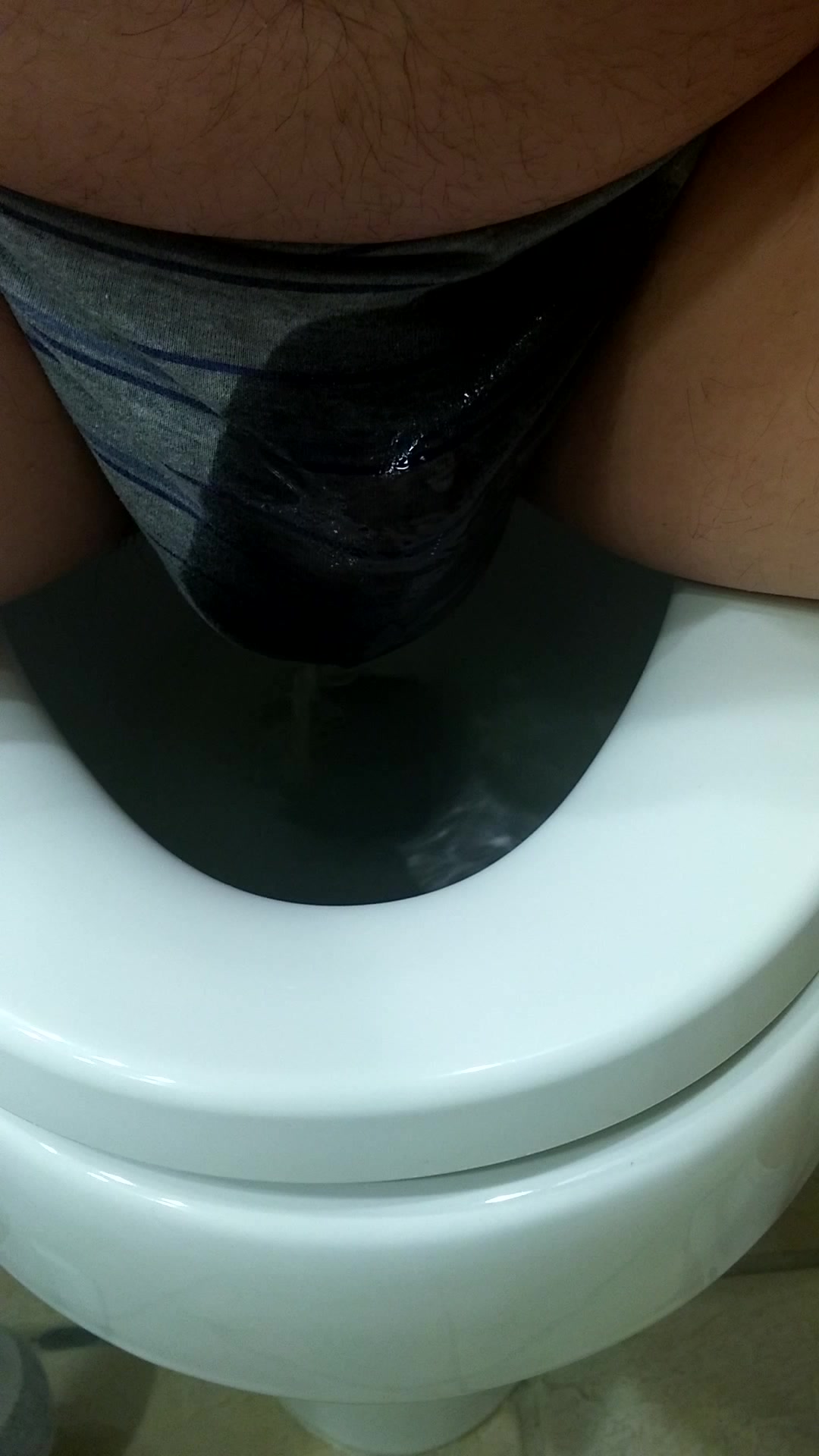 Wetting on the toilet