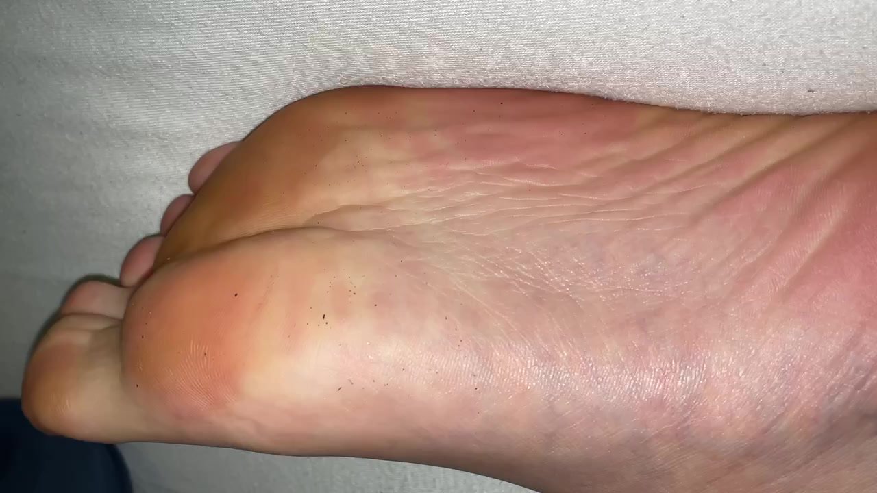 My sweaty feet - video 5