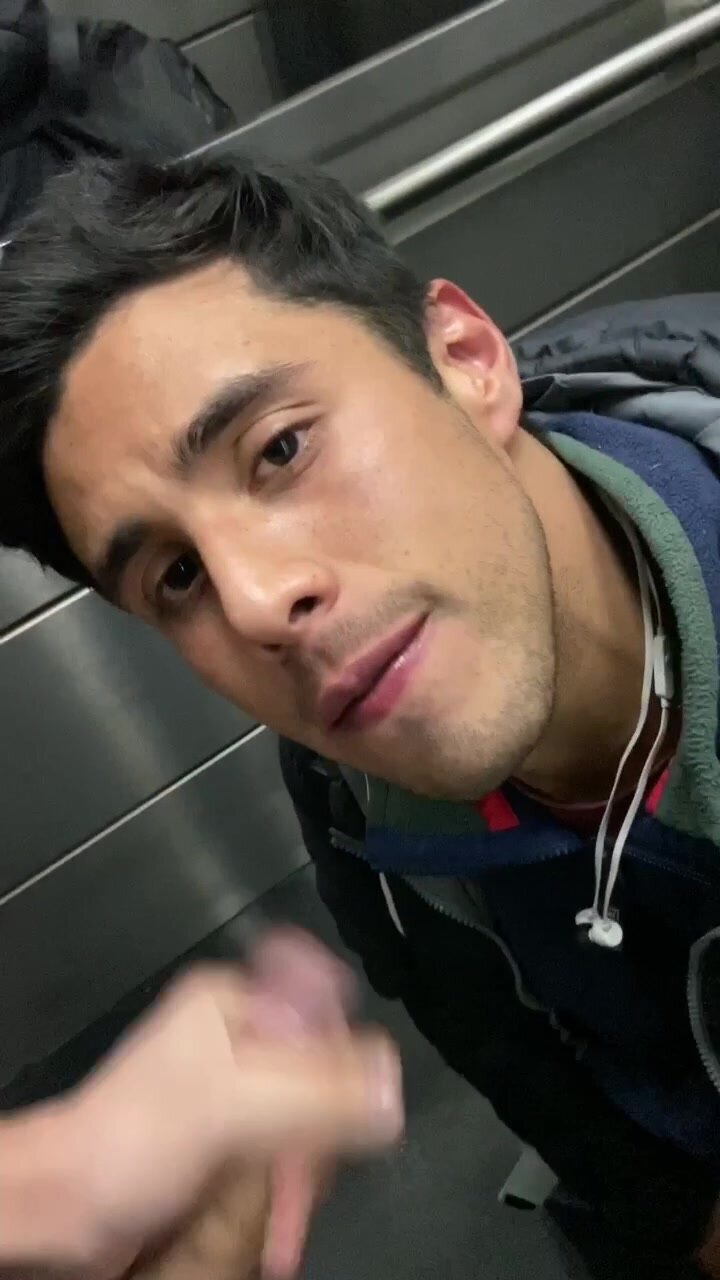 Swallowing spunk in a lift