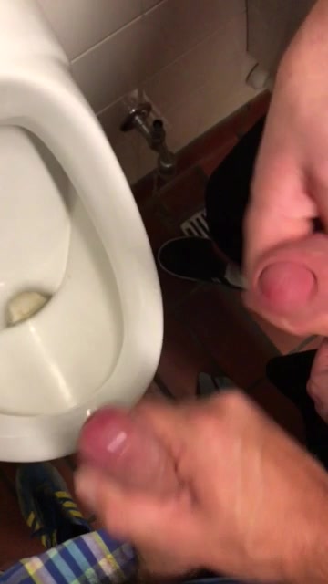 toilet wank - video 32