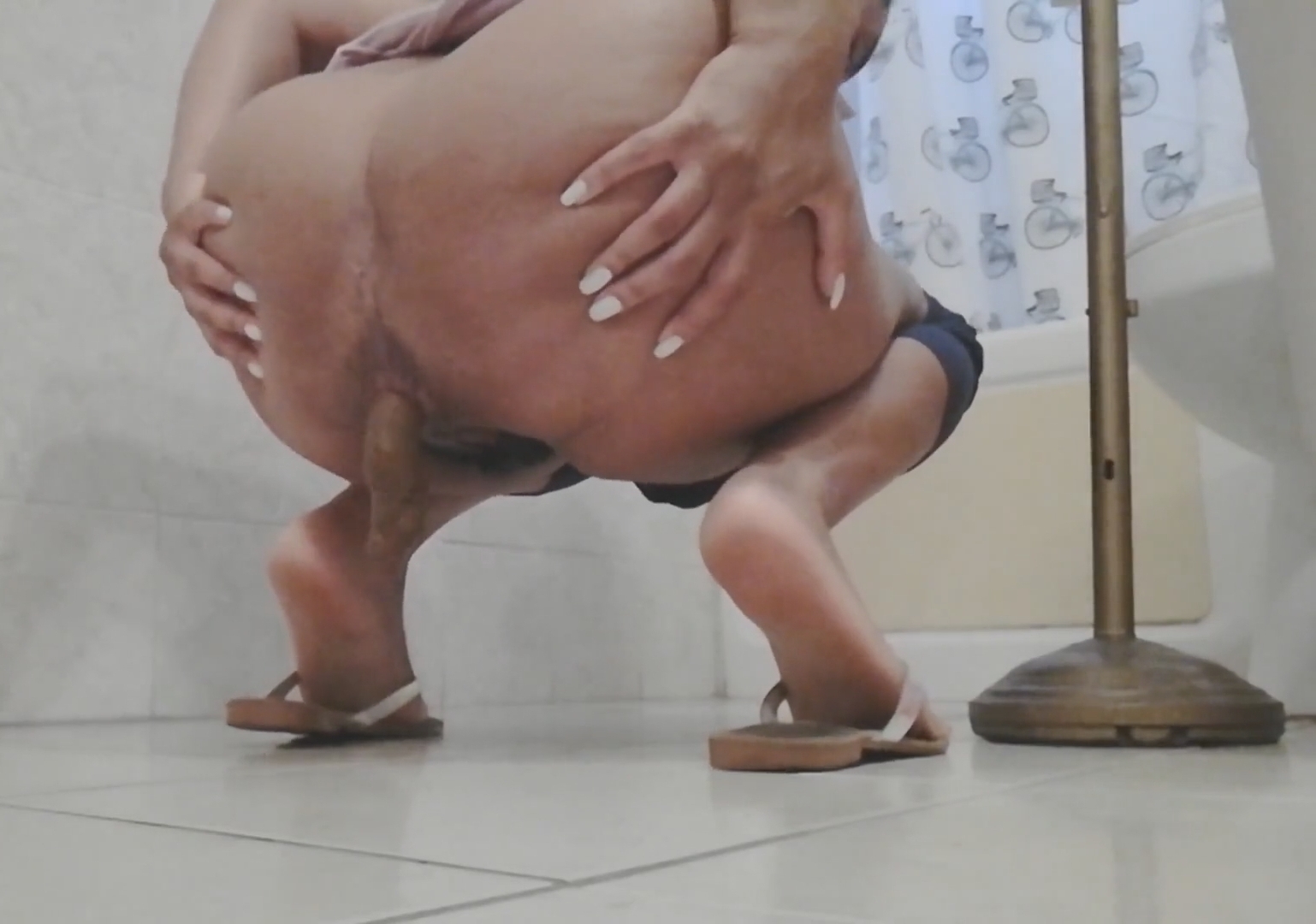 Fat ass ebony shitting on bathroom floor