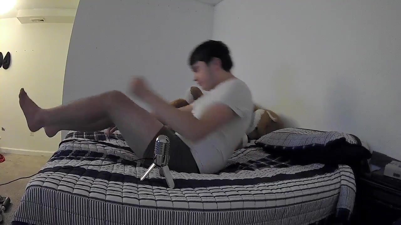 streamer shows dick