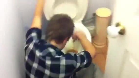 Trouncy Drunk Spewing In Toilet