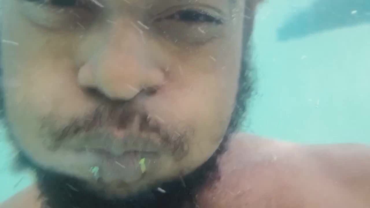Barefaced black showing cock underwater