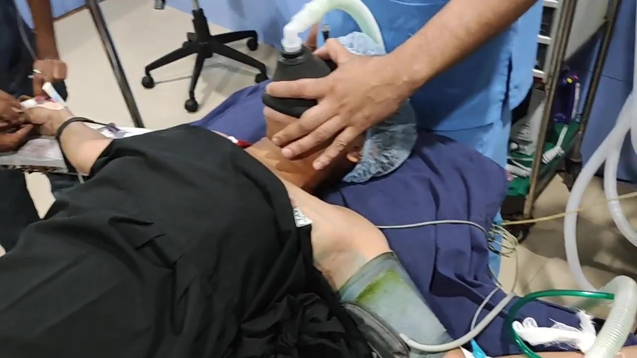 Anesthesia mask woman fetish
