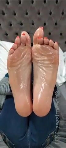 Nice Slim Feet
