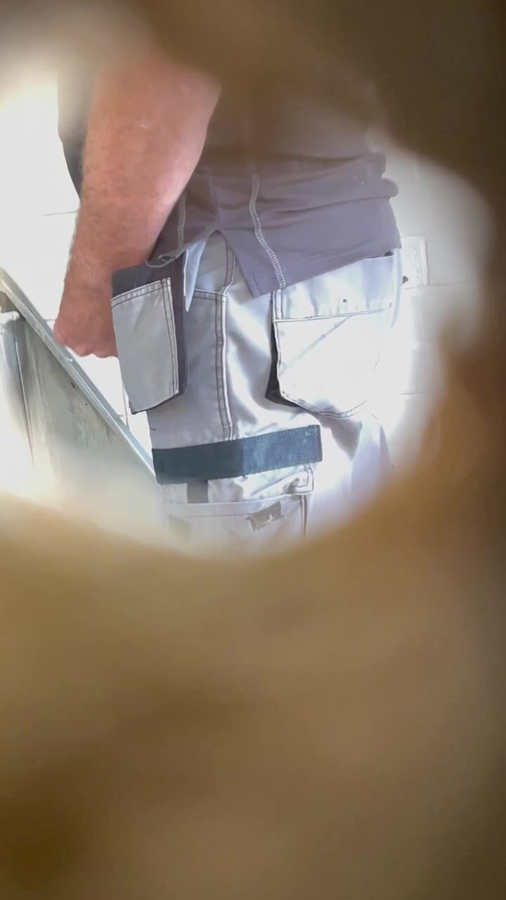 Worker piss then wanks