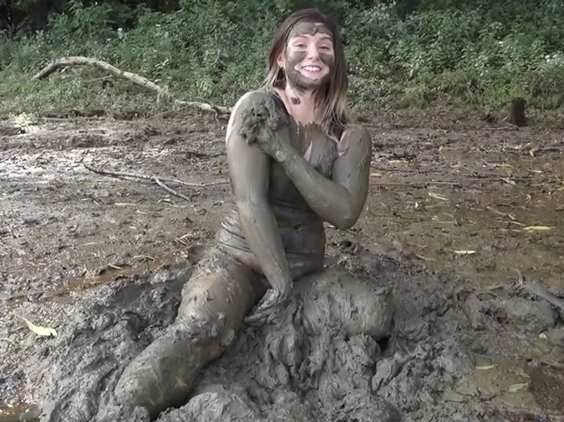 Muddy girl in Ohio river pic