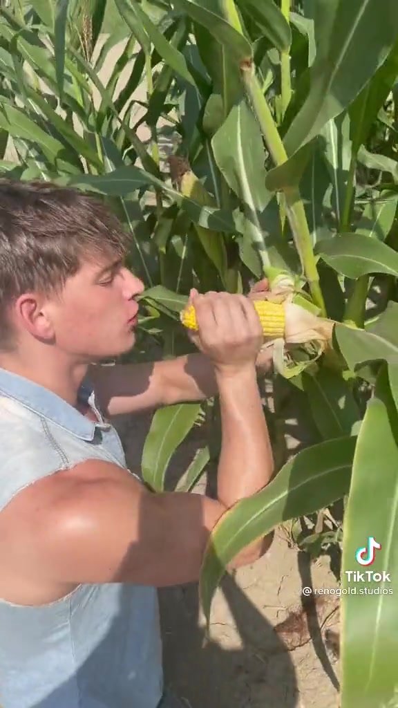 farmboy deepthroats some corn