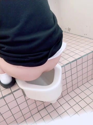 japanese poop girl - video 12