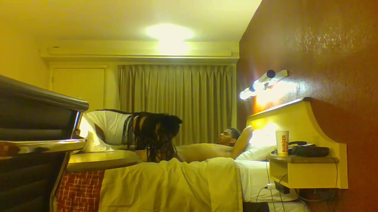 dl hunter in a hotel