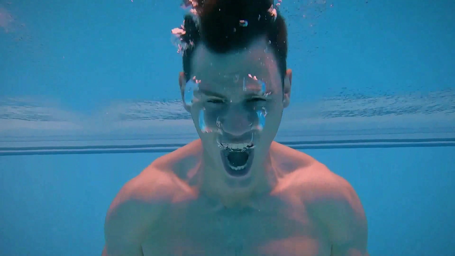 Canadian diver barefaced underwater in speedo