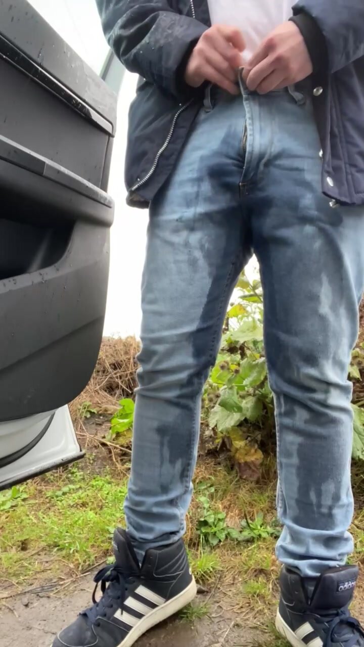 Pissing my briefs and skinny jeans outdoors