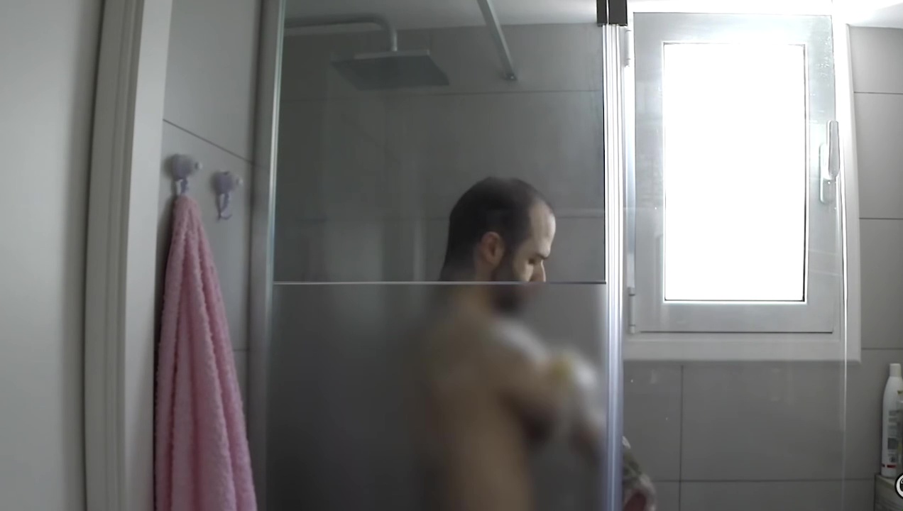 Youtubers: Spanish str8 taking shower