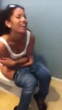 Girl pooping - video 181