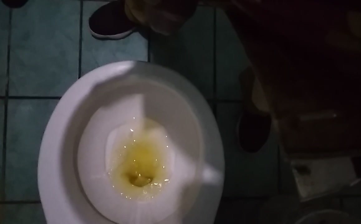 Yellow piss - video 3