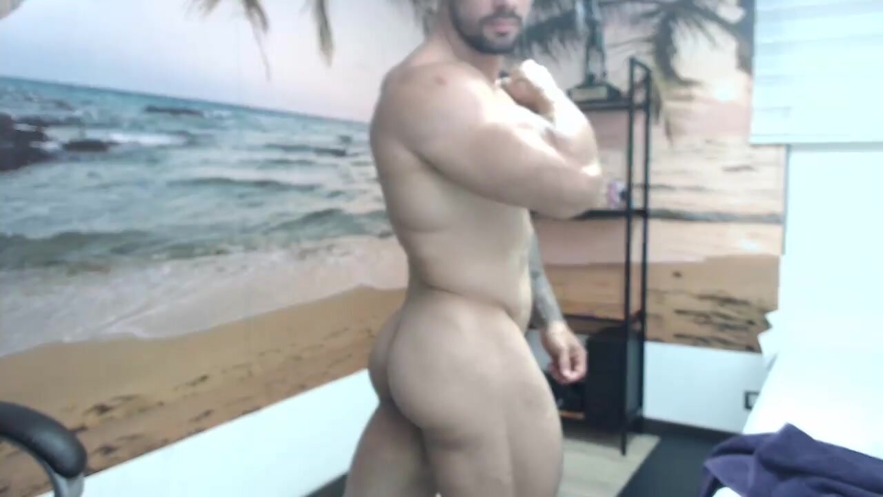 Muscle BodyBuilder Posing Nude