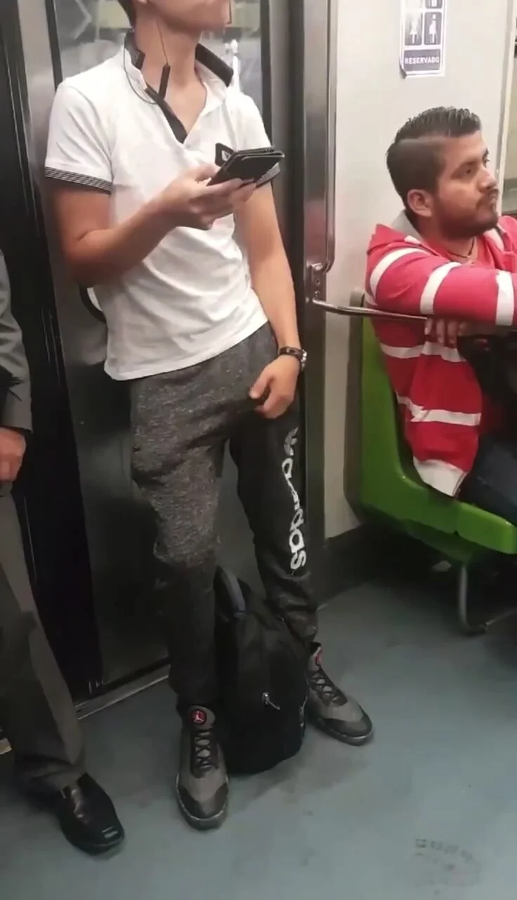 Guy grabbing his bulge - ThisVid.com