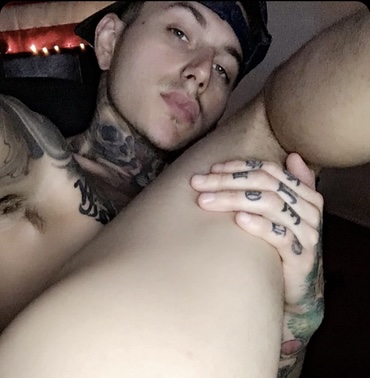 Str8 tatted twink fingers hole & cum