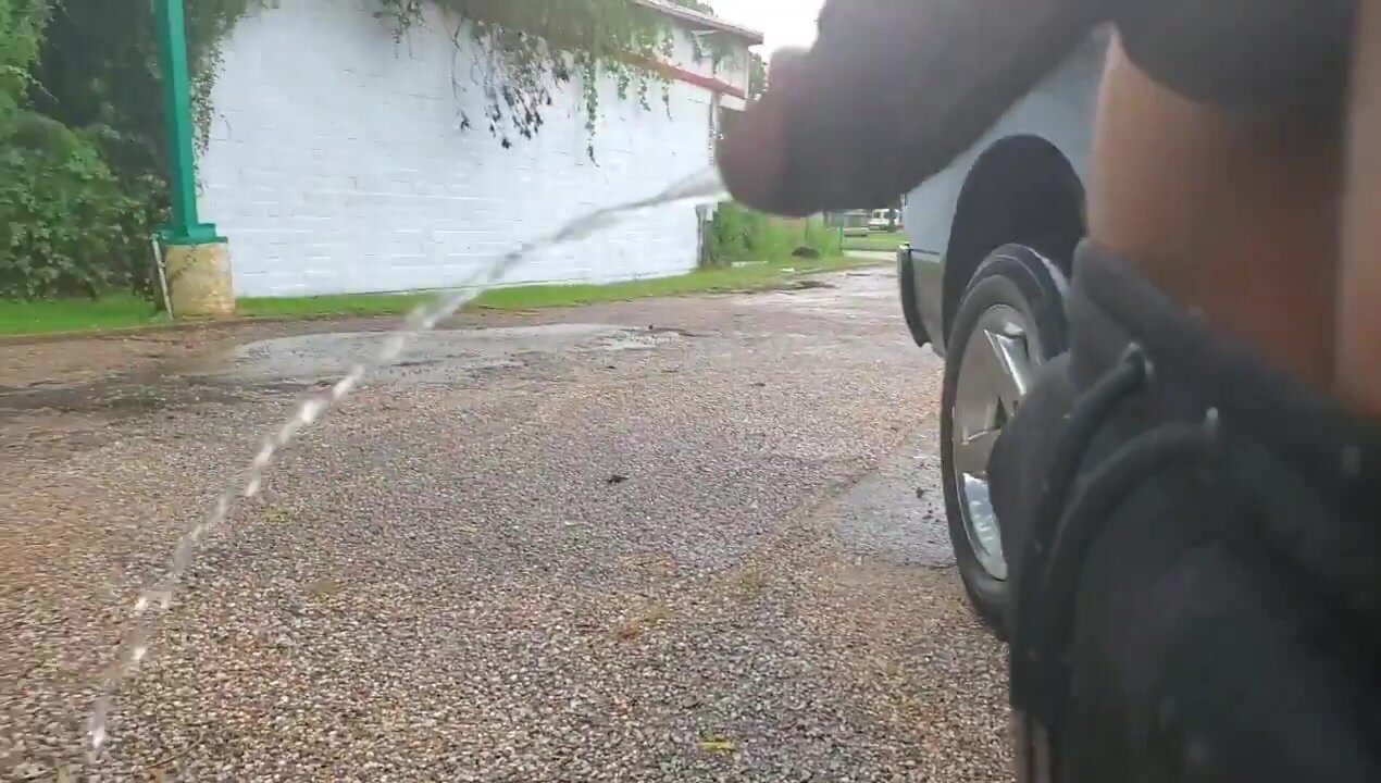 roadside piss - video 4