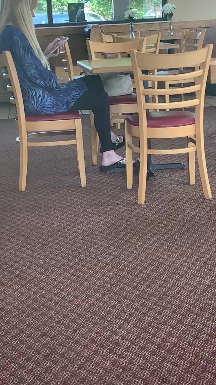 Lady wearing flip flops