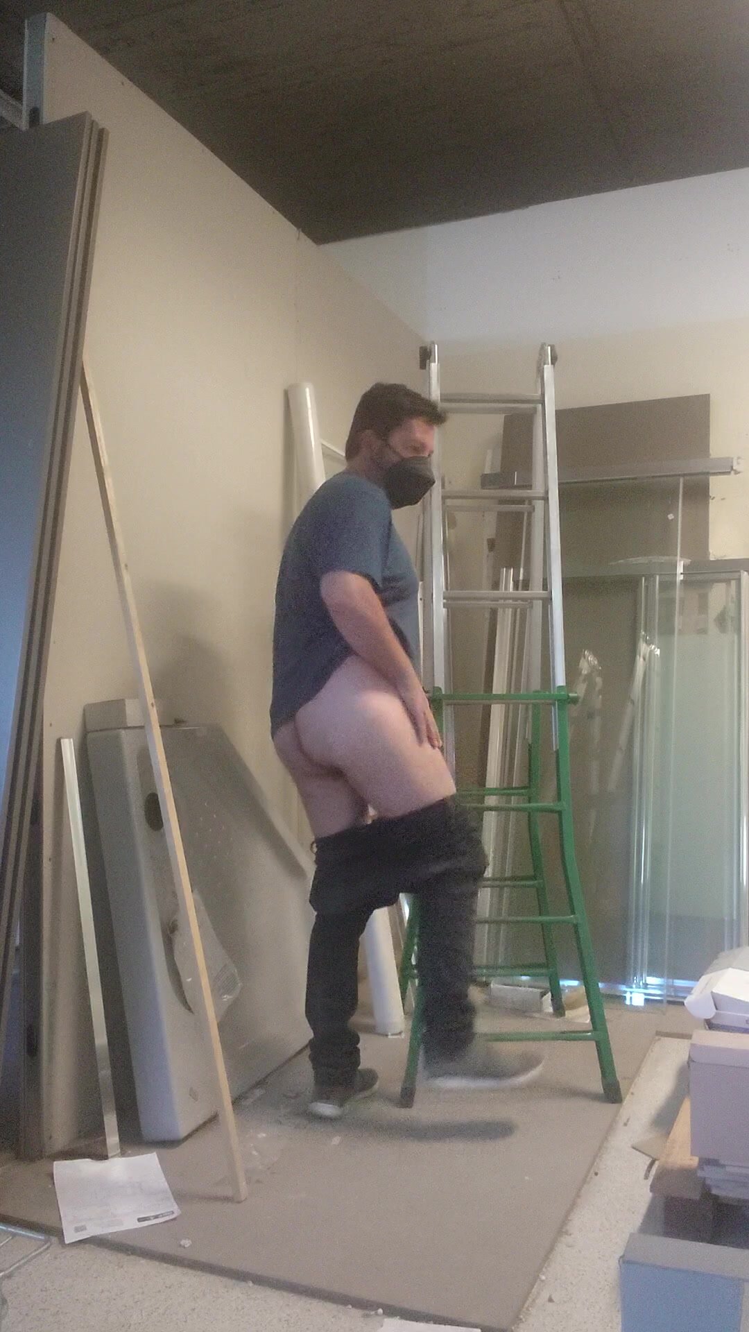 PUBLIC JERKOFF MALL RESTROOM