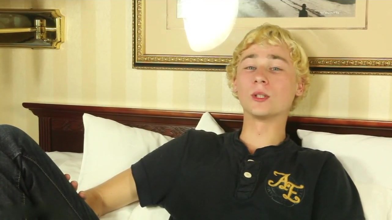 blond twink rubs one out