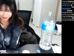 korean girl fart on stream - video 2