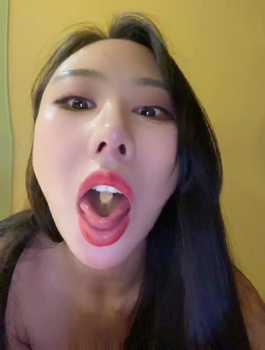 Chinese girl swallow pills