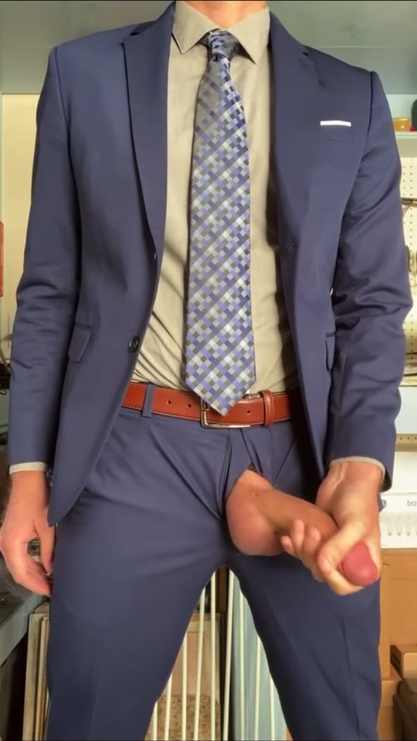Verbal Hunk Boss Blows A Fat Load!