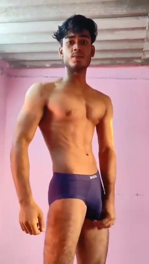 Sexy bulge 405 indian