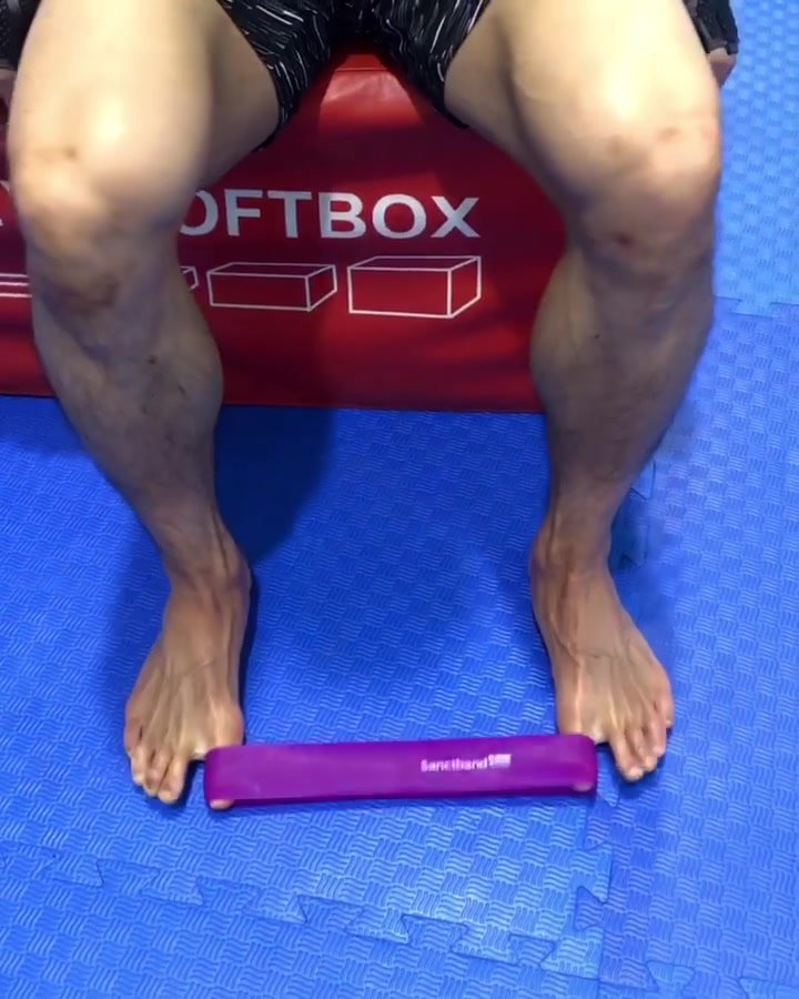 Sexy muscle asian legs and feet