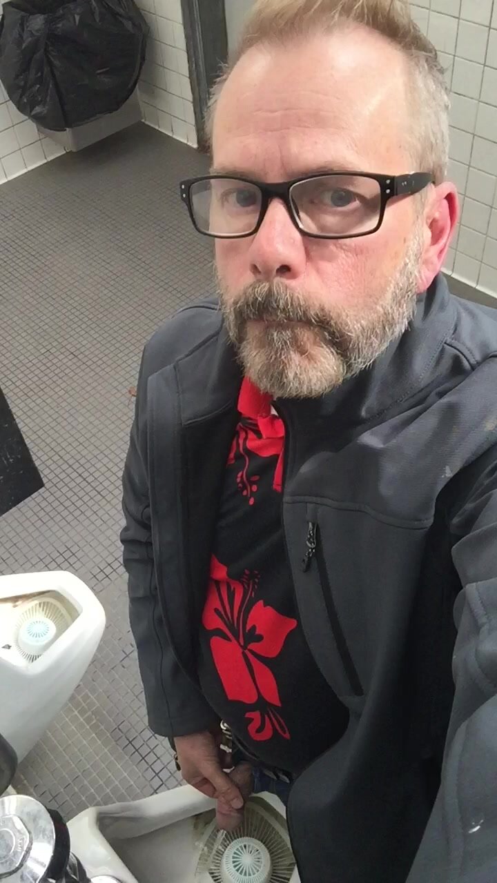 Pissing in Public restroom