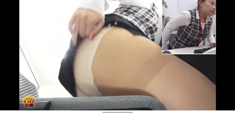 japanese office girl farting and sharting