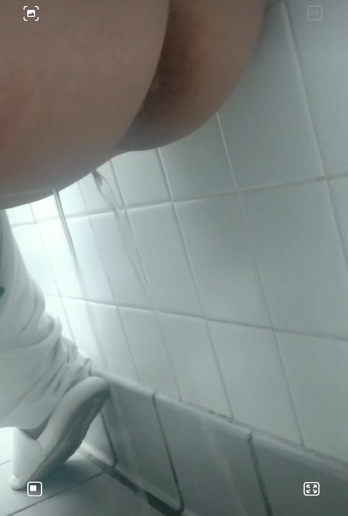 Public bathroom floor piss - video 2