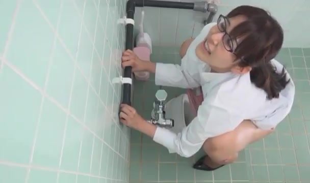 JAP nurse using enema diarrhea painly