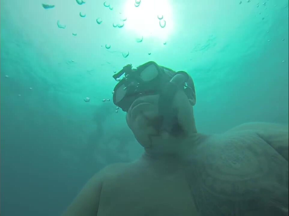 Beefy cute guy breatholding underwater