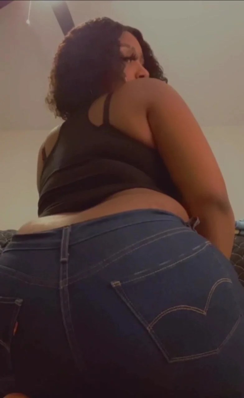 Black Women Face Farting Porn - Black girl farts in jeans - ThisVid.com