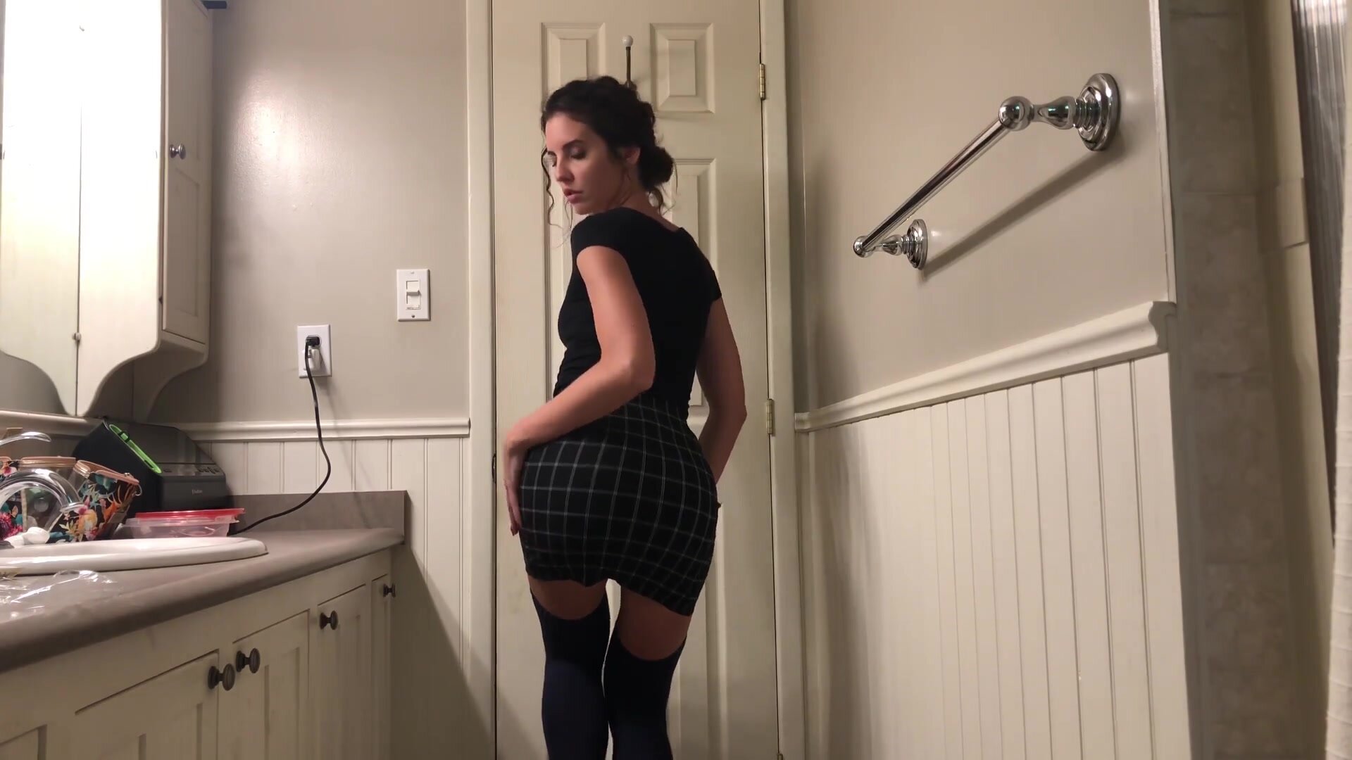 Plaid skirt thick creamy shit and creamy pussy - video 2