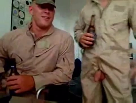 Straight Soldiers horny