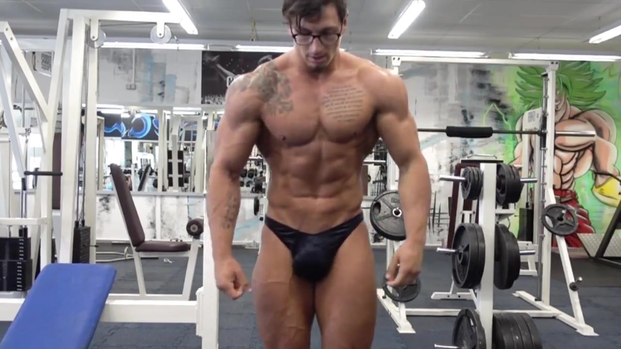 Hot bodybuilder with a big bulge