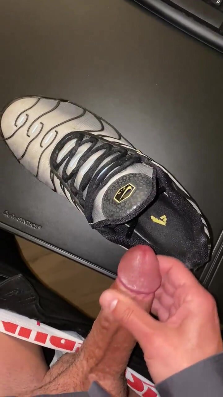 Cumming in his Nike TN