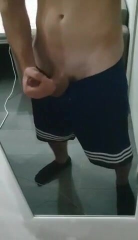 Sega in pantaloncini adidas dopo gli allenamenti