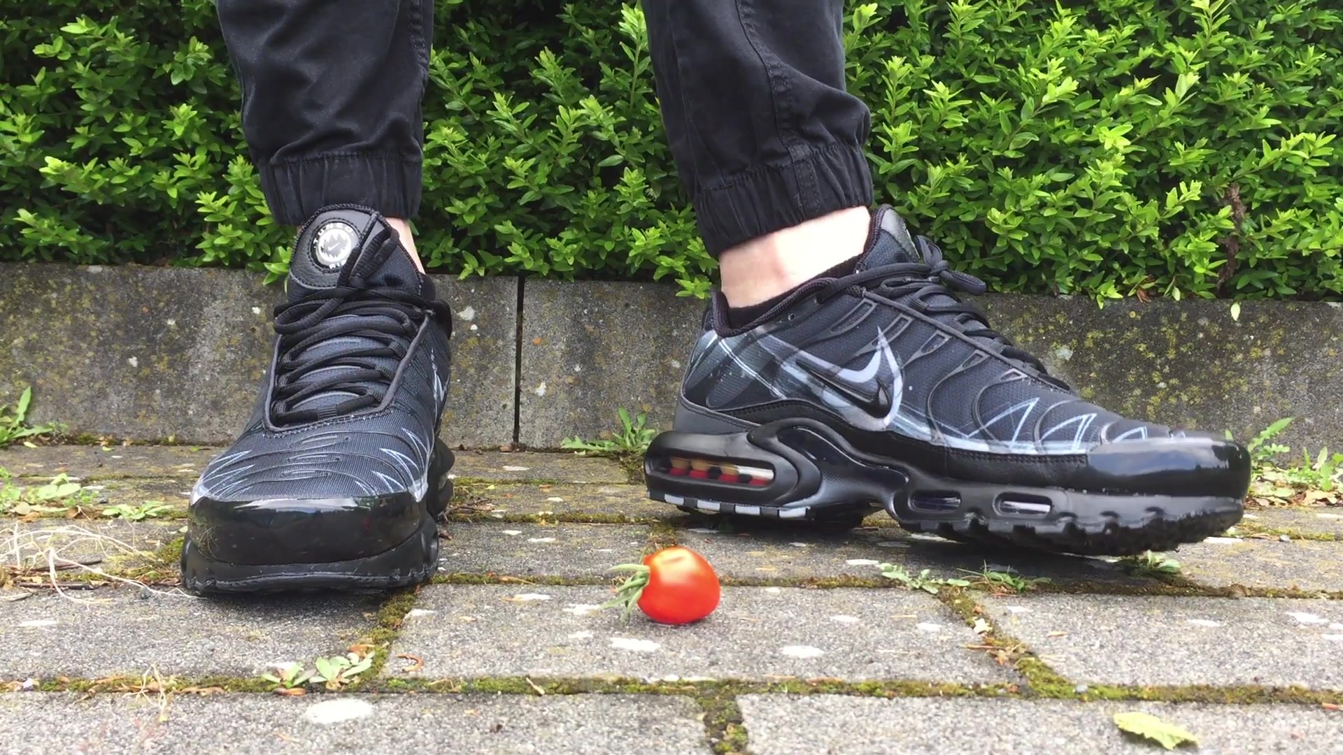 Black Nike TN squish out tomato