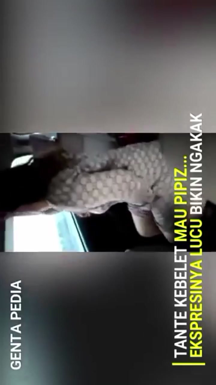 Woman desperate to pee in car