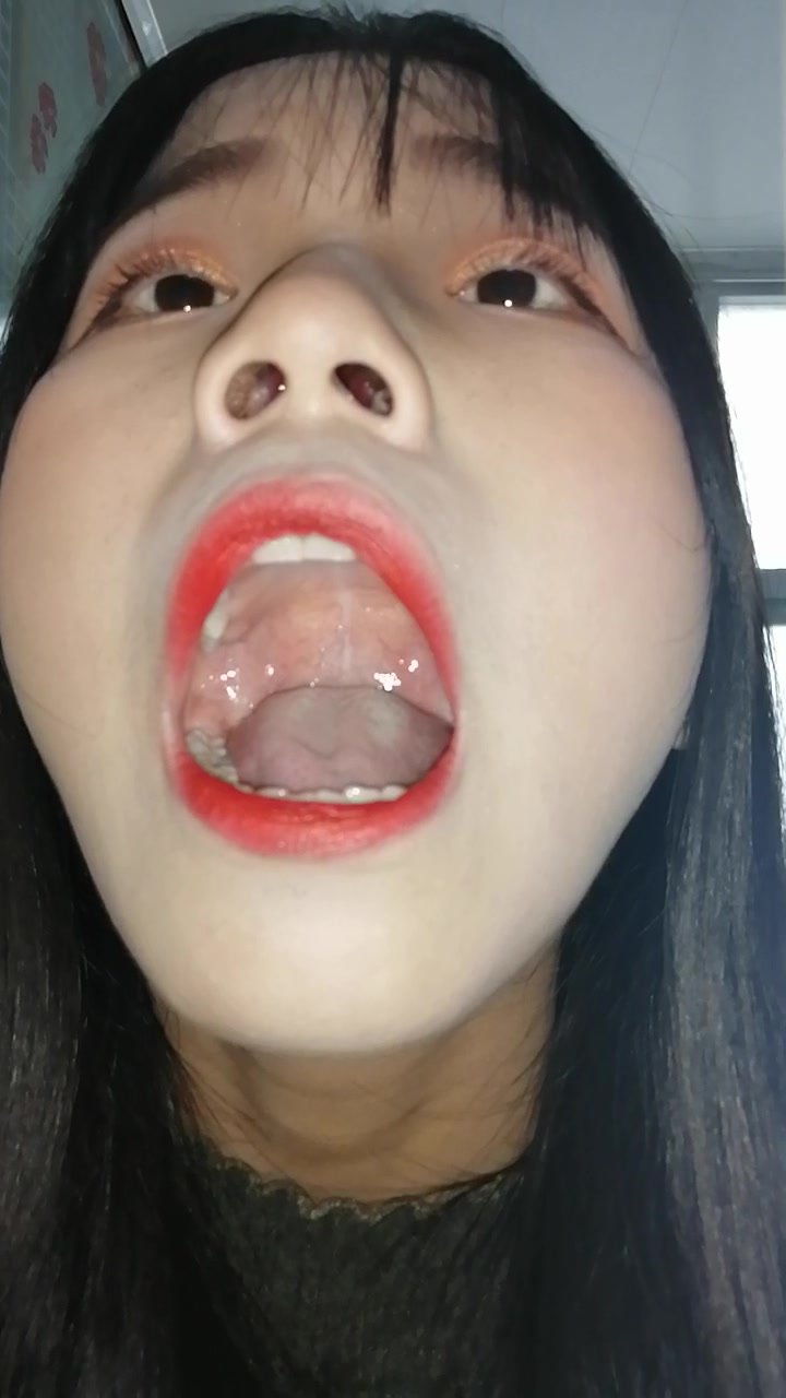 Chinese girl uvula - video 6