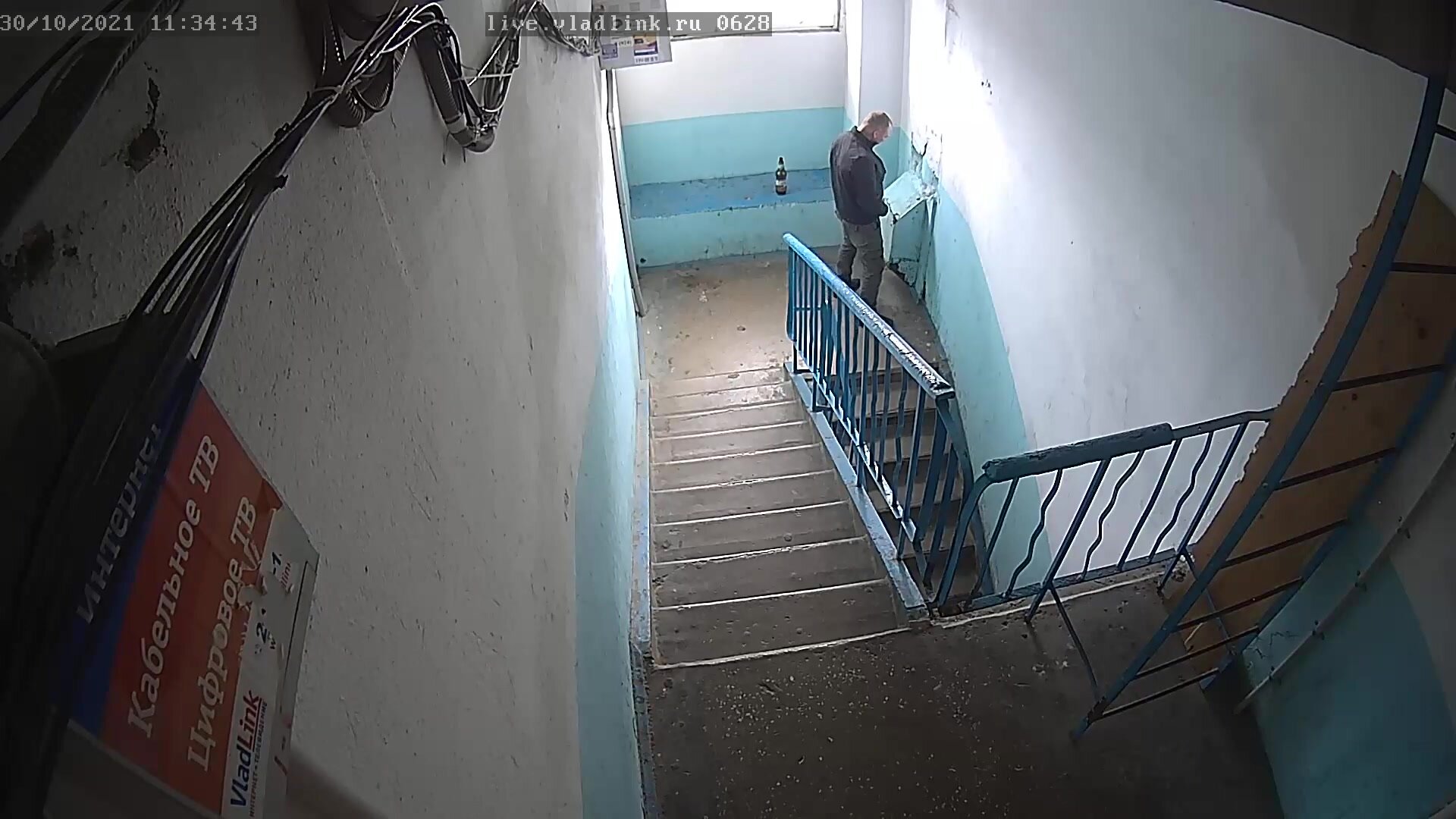 Guy pissing on the stairwell