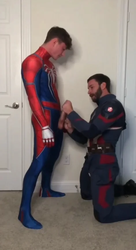 Deepthroat masters: Spiderman vs Captain America - ThisVid.com
