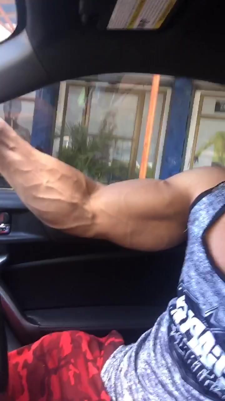Muscle biceps flex
